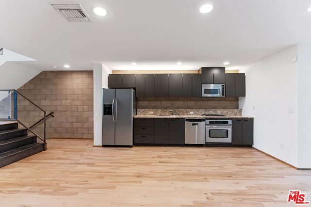 6615 Melrose Avenue 3, Los Angeles, CA 90038