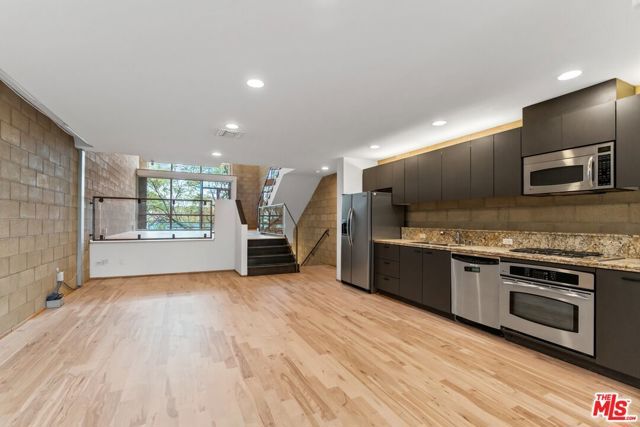 6615 Melrose Avenue 3, Los Angeles, CA 90038
