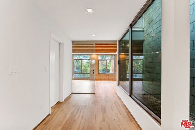 6615 Melrose Avenue 3, Los Angeles, CA 90038