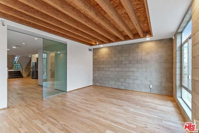 6615 Melrose Avenue 3, Los Angeles, CA 90038