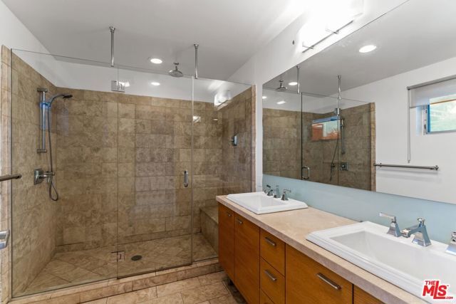6615 Melrose Avenue 3, Los Angeles, CA 90038