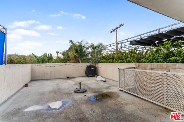 6615 Melrose Avenue 3, Los Angeles, CA 90038