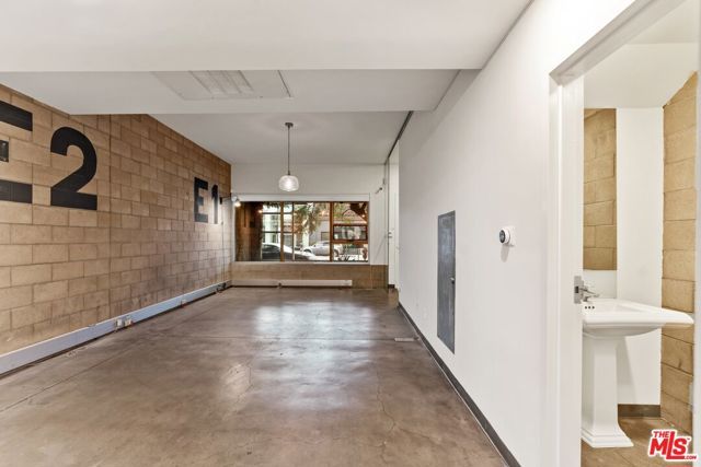 6615 Melrose Avenue 3, Los Angeles, CA 90038