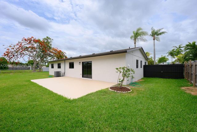 18451 SW 90th Avenue, Cutler Bay, FL 33157