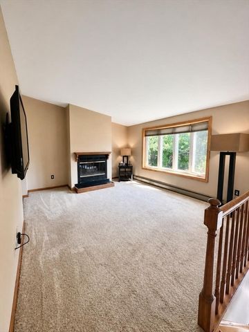 49 Hathaway Rd, Acushnet, MA 02743