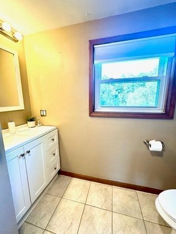 49 Hathaway Rd, Acushnet, MA 02743