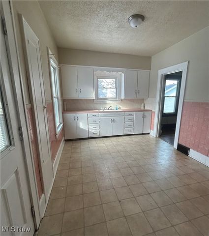 15 Katherine Street, Struthers, OH 44471