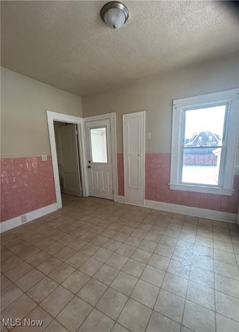 15 Katherine Street, Struthers, OH 44471