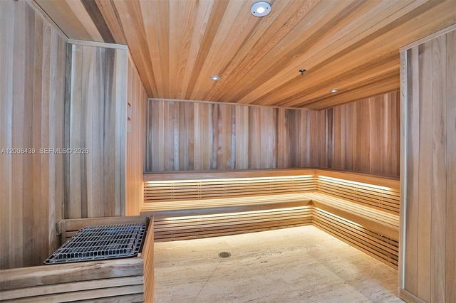 16385 Biscayne Blvd 2721, North Miami Beach, FL 33160