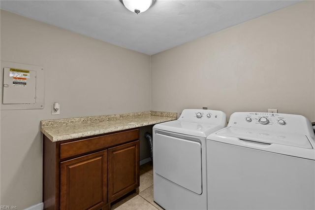 1221 Clydesdale LN, Virginia Beach, VA 23464