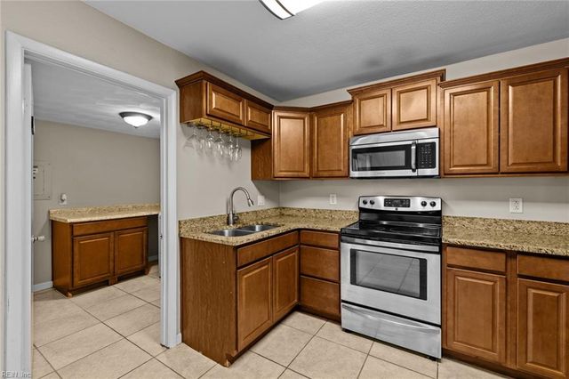 1221 Clydesdale LN, Virginia Beach, VA 23464