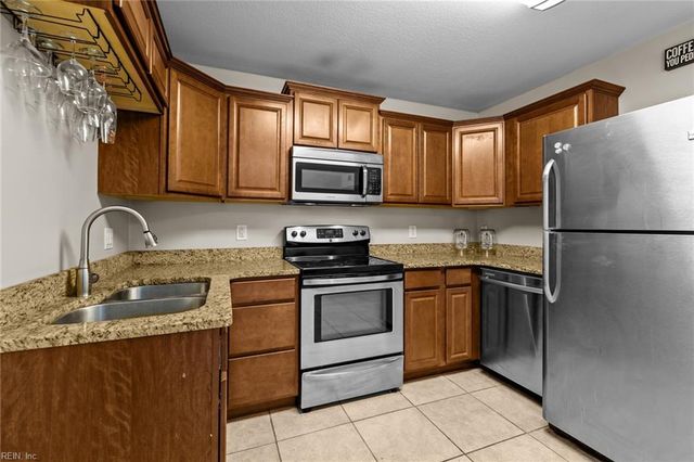 1221 Clydesdale LN, Virginia Beach, VA 23464