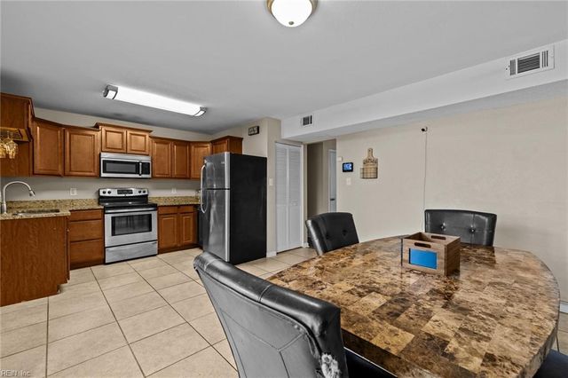 1221 Clydesdale LN, Virginia Beach, VA 23464