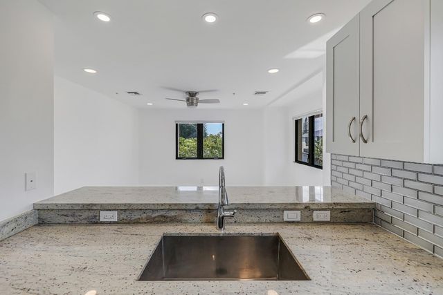 456 NW 41st Street, Oakland Park, FL 33309