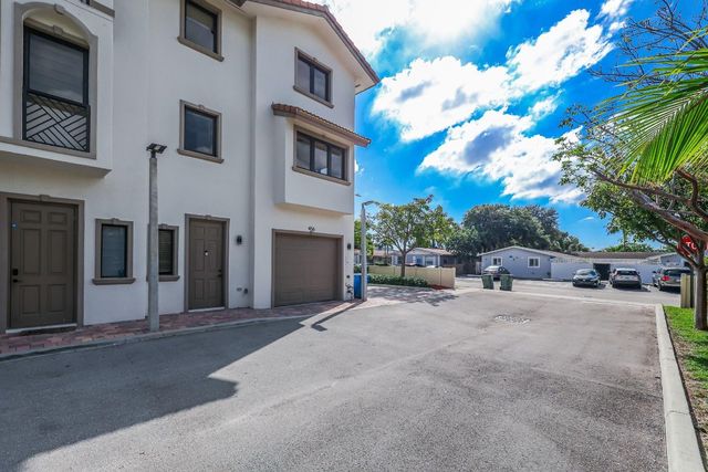 456 NW 41st Street, Oakland Park, FL 33309