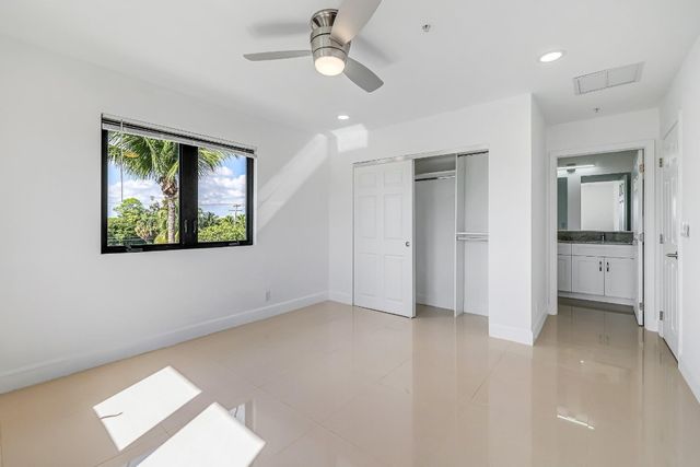 456 NW 41st Street, Oakland Park, FL 33309