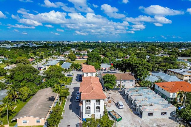 456 NW 41st Street, Oakland Park, FL 33309