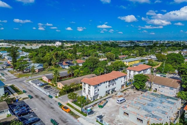 456 NW 41st Street, Oakland Park, FL 33309