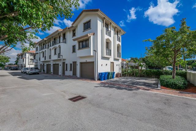 456 NW 41st Street, Oakland Park, FL 33309