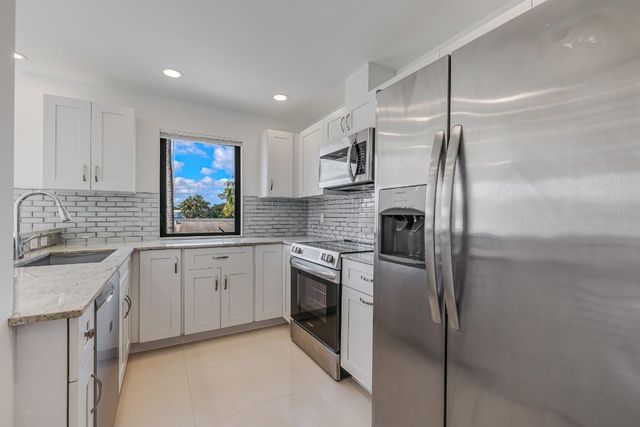 456 NW 41st Street, Oakland Park, FL 33309