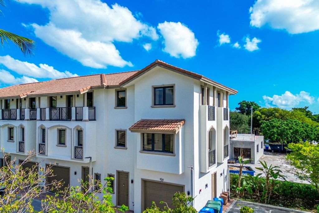 456 NW 41st Street, Oakland Park, FL 33309