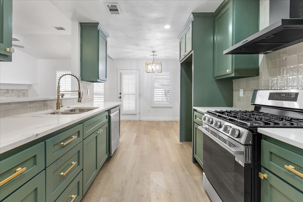 3701 Regency Circle, Fort Worth, TX 76137