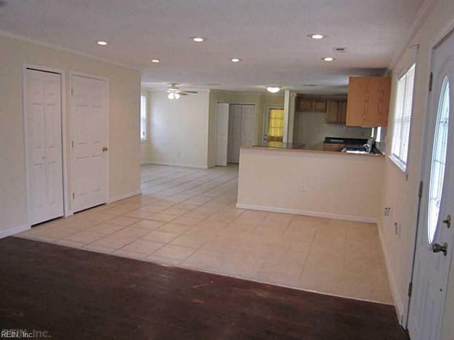 20 Robinson DR, Newport News, VA 23601