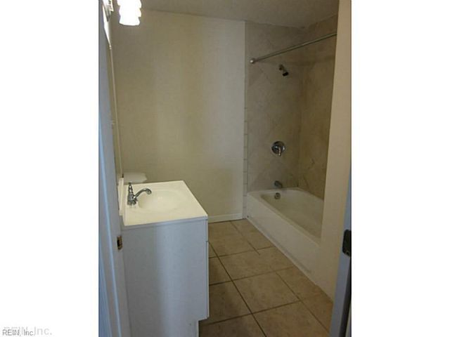 20 Robinson DR, Newport News, VA 23601