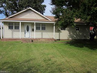 20 Robinson DR, Newport News, VA 23601