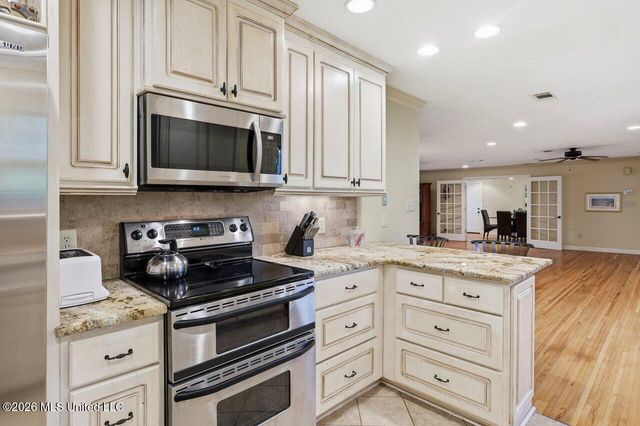 137 Lakeview Drive, Madison, MS 39110