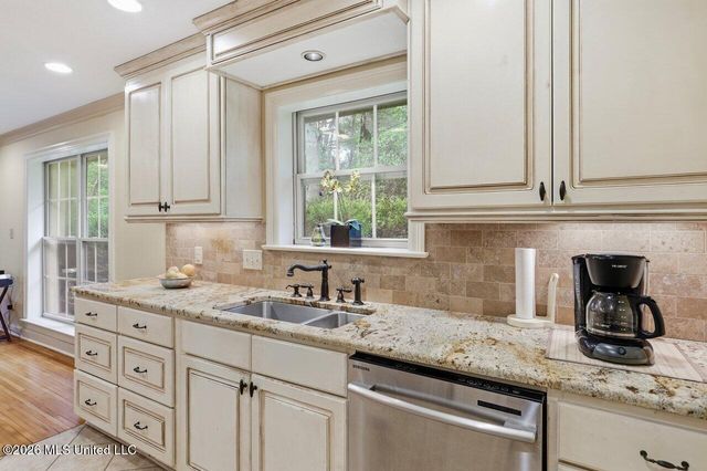 137 Lakeview Drive, Madison, MS 39110