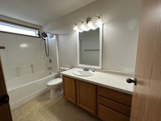 6060 Bennett Court S, Fargo, ND 58104