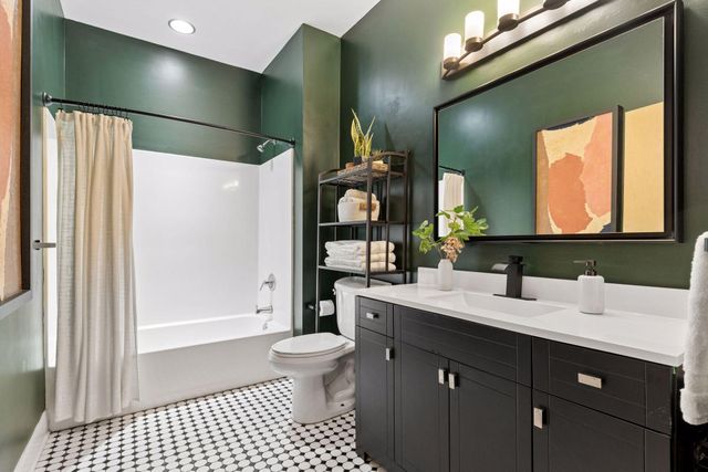 111 E Franklin Avenue 205, Minneapolis, MN 55404