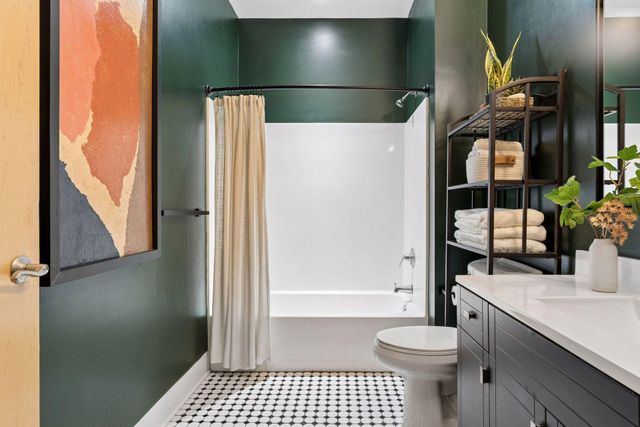 111 E Franklin Avenue 205, Minneapolis, MN 55404