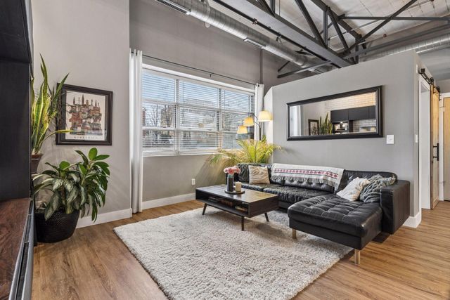 111 E Franklin Avenue 205, Minneapolis, MN 55404