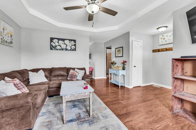 100 Bowers Ct, Oak Grove, KY 42262