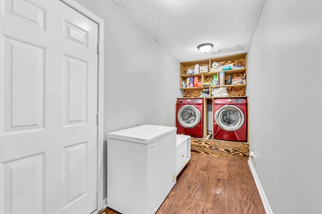 100 Bowers Ct, Oak Grove, KY 42262