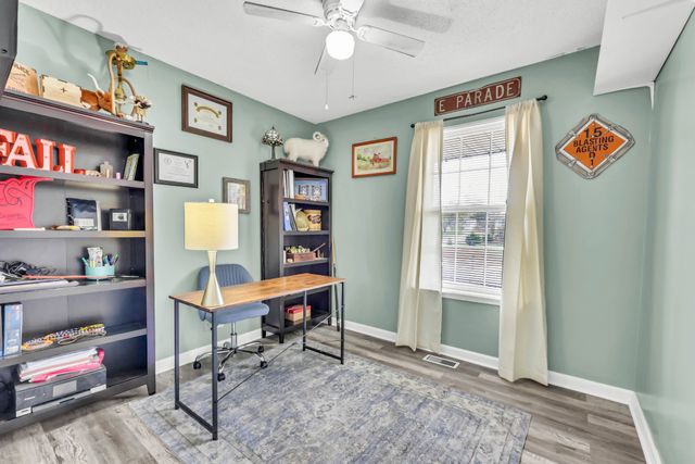 100 Bowers Ct, Oak Grove, KY 42262