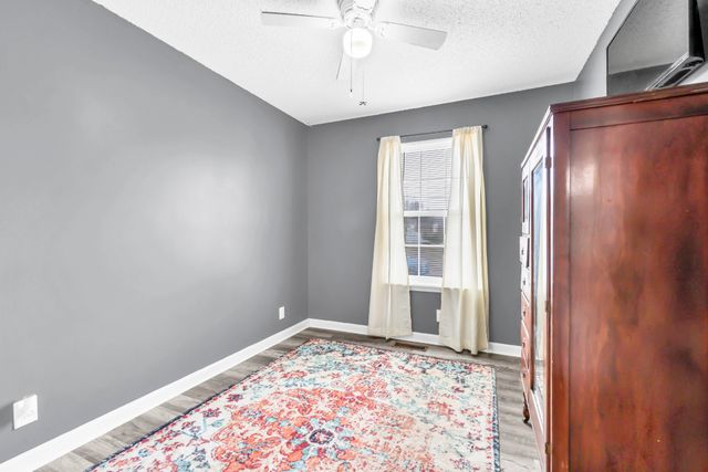 100 Bowers Ct, Oak Grove, KY 42262