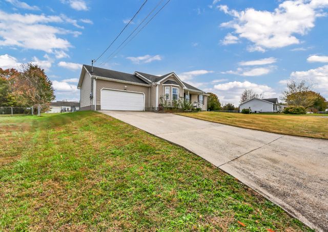 100 Bowers Ct, Oak Grove, KY 42262