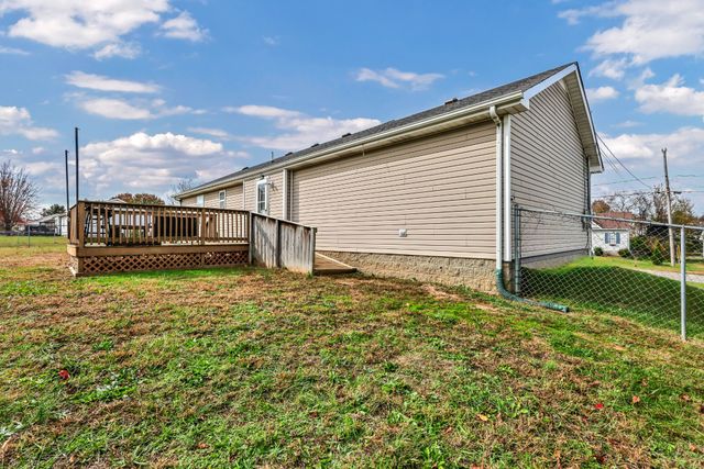 100 Bowers Ct, Oak Grove, KY 42262