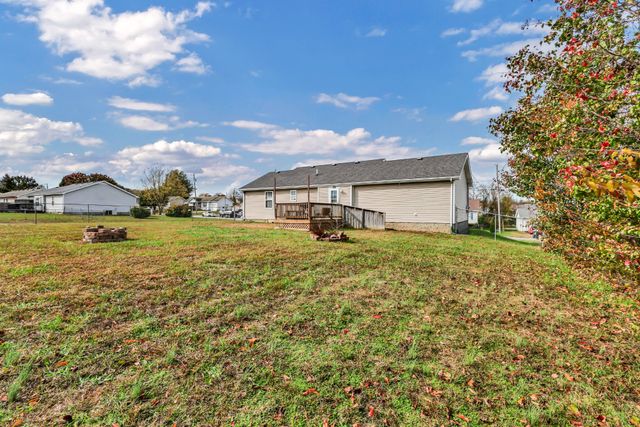 100 Bowers Ct, Oak Grove, KY 42262