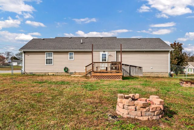 100 Bowers Ct, Oak Grove, KY 42262