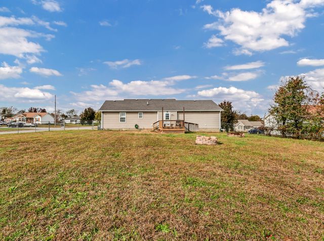 100 Bowers Ct, Oak Grove, KY 42262