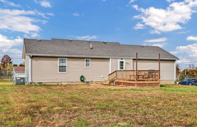 100 Bowers Ct, Oak Grove, KY 42262