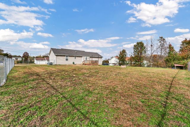 100 Bowers Ct, Oak Grove, KY 42262