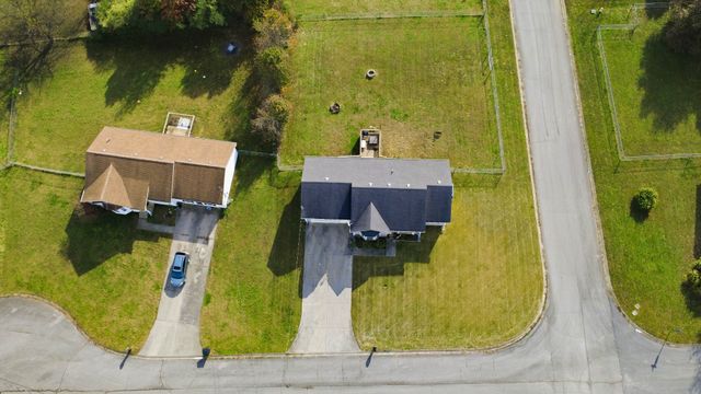 100 Bowers Ct, Oak Grove, KY 42262