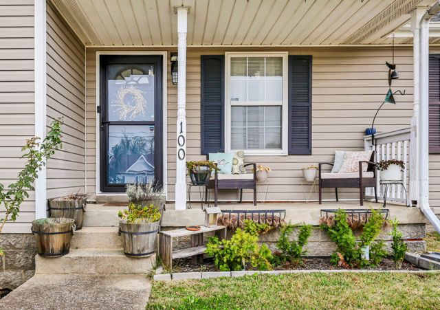 100 Bowers Ct, Oak Grove, KY 42262