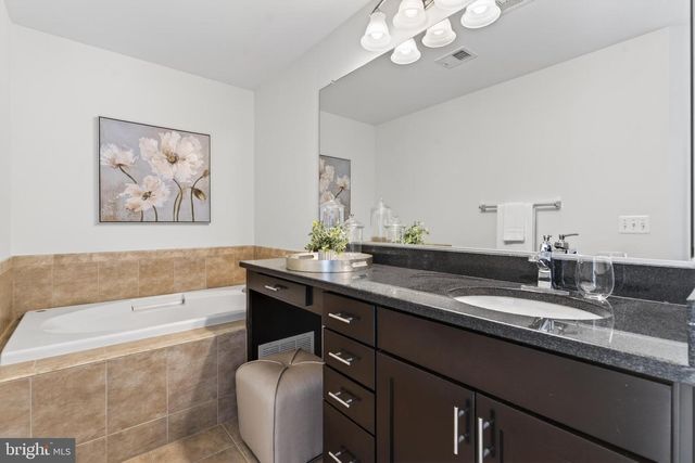 43676 CHICACOAN CREEK SQ, Leesburg, VA 20176
