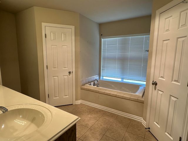 5214 SUNNYBROOK LANE, Wichita Falls, TX 76310